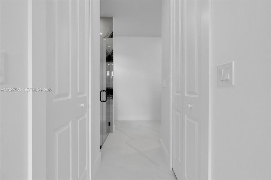 Spacious, unfurnished interior of a new home in , Lehigh Acres (Image 20).