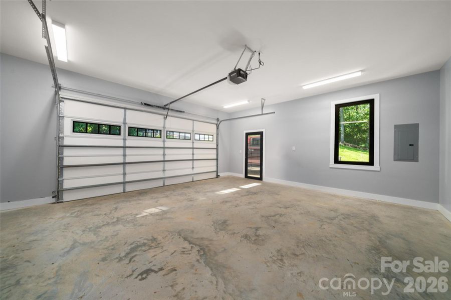 Spacious, unfurnished interior of a new home in , Candler (Image 31).