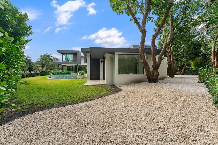 Exterior details and patio area of a home in , Pinecrest (Image 22).