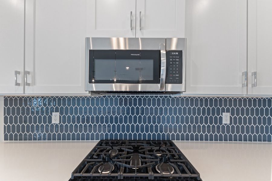 Representative interior finishes for a home built from the The Juniper by RobuckHomes in Kennebec Crossing, Angier (Image 72).
