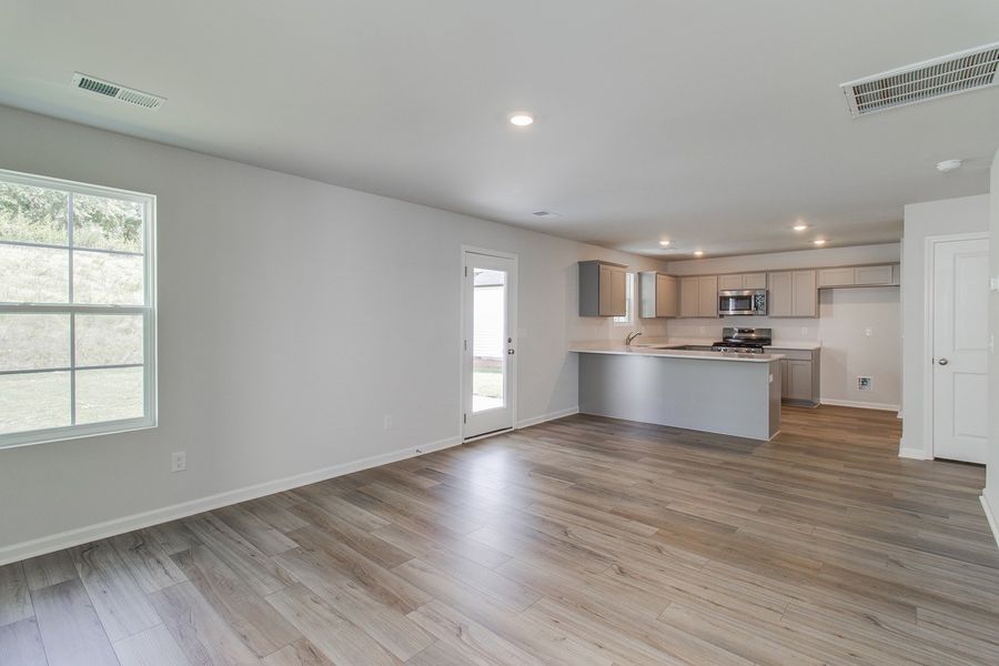 Spacious, unfurnished interior of a new home in Bluefield, Lexington (Image 30). Spacious, unfurnished interior of a new home in Bluefield, Lexington (Image 30).
