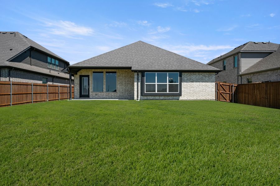 Exterior details and patio area of a home in Hunters Ridge, Crowley (Image 4).