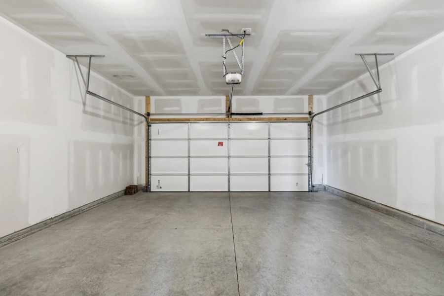 Spacious, unfurnished interior of a new home in Cades Bluff, Lebanon (Image 41).