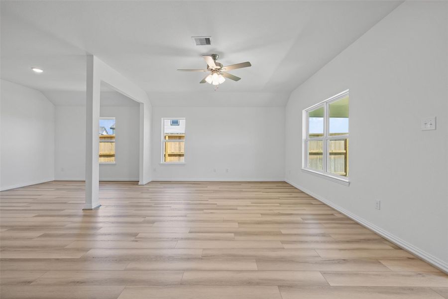 Spacious, unfurnished interior of a new home in Oakwood Estates, Waller (Image 26).