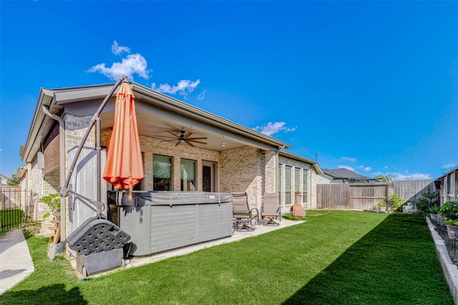Exterior details and patio area of a home in Cross Creek West 55', Fulshear (Image 4).