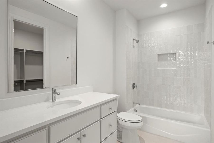 Furnished interior view inside a new home in , Dallas (Image 18).