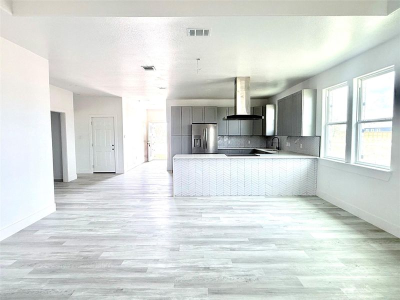 Spacious, unfurnished interior of a new home in , Cleveland (Image 29).