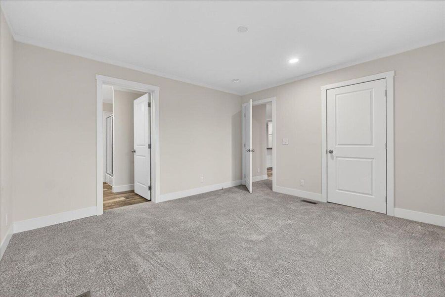 Spacious, unfurnished interior of a new home in , Walterboro (Image 25).