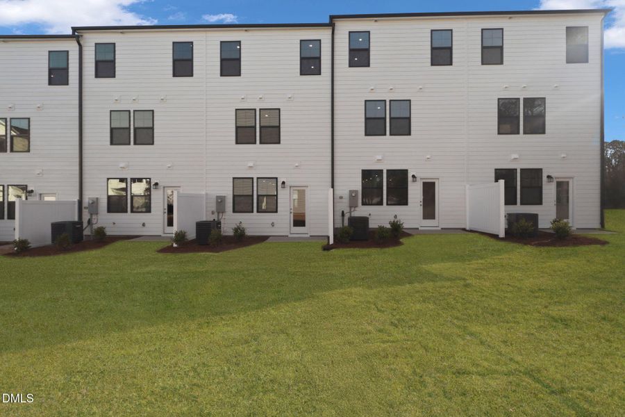 SUN_ElmGrove_Pic_Jackson_QMI_23_Back_1of SUN_ElmGrove_Pic_Jackson_QMI_23_Back_1of