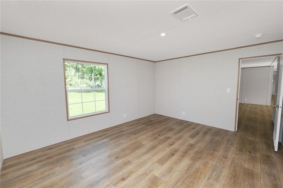 Spacious, unfurnished interior of a new home in , Lakeland (Image 21).