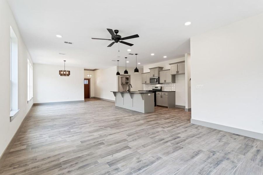 Spacious, unfurnished interior of a new home in , Lindale (Image 27). Spacious, unfurnished interior of a new home in , Lindale (Image 27).