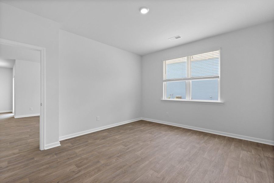 Spacious, unfurnished interior of a new home in Sheep Island, Summerville (Image 28).