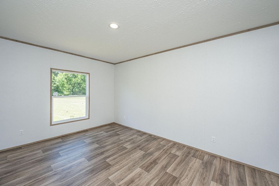 Spacious, unfurnished interior of a new home in , St. George (Image 36).