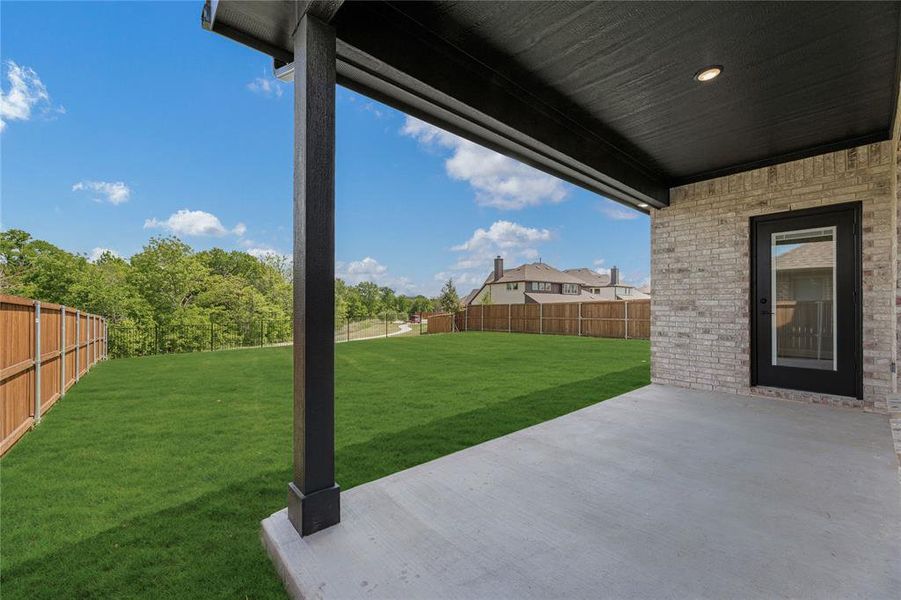 Exterior details and patio area of a home in Liberty, Melissa (Image 28).