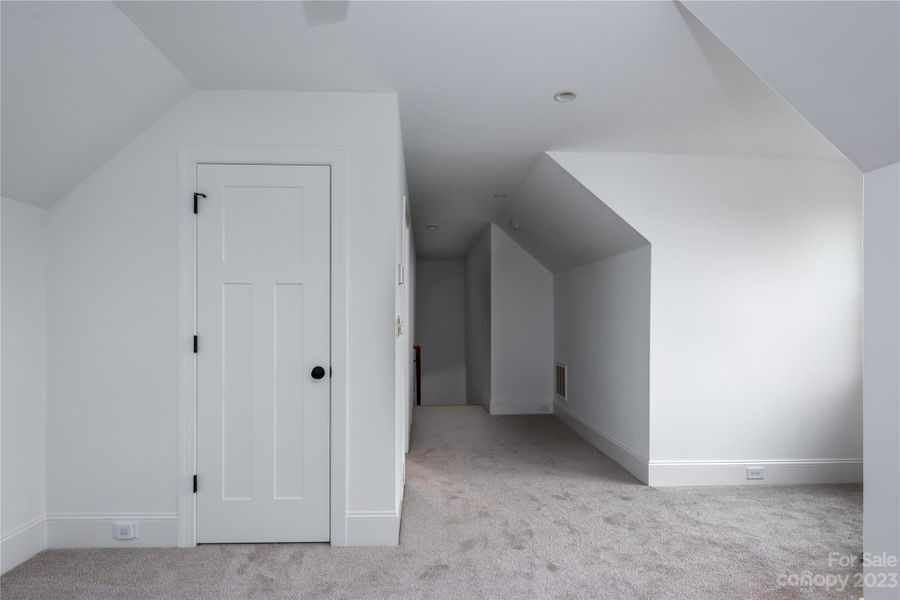 Image 8 of a home in .