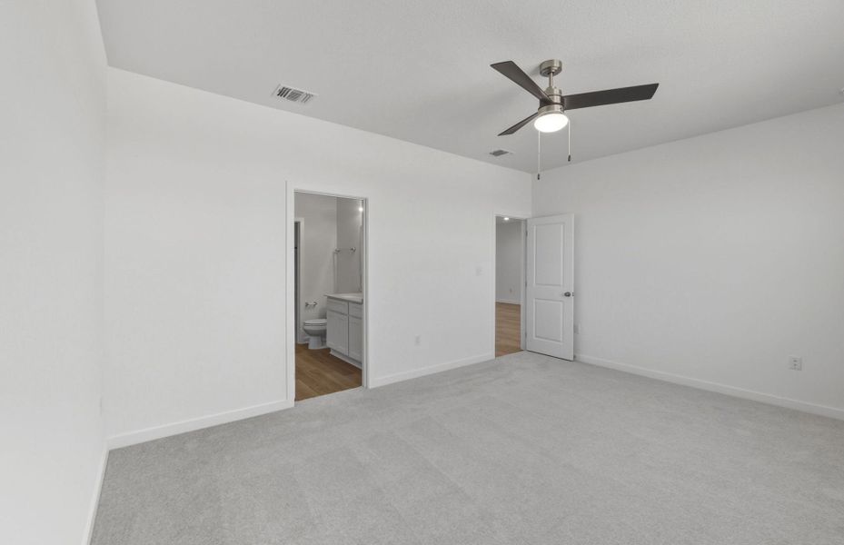 Spacious, unfurnished interior of a new home in Larson Crossing, Elgin (Image 16).