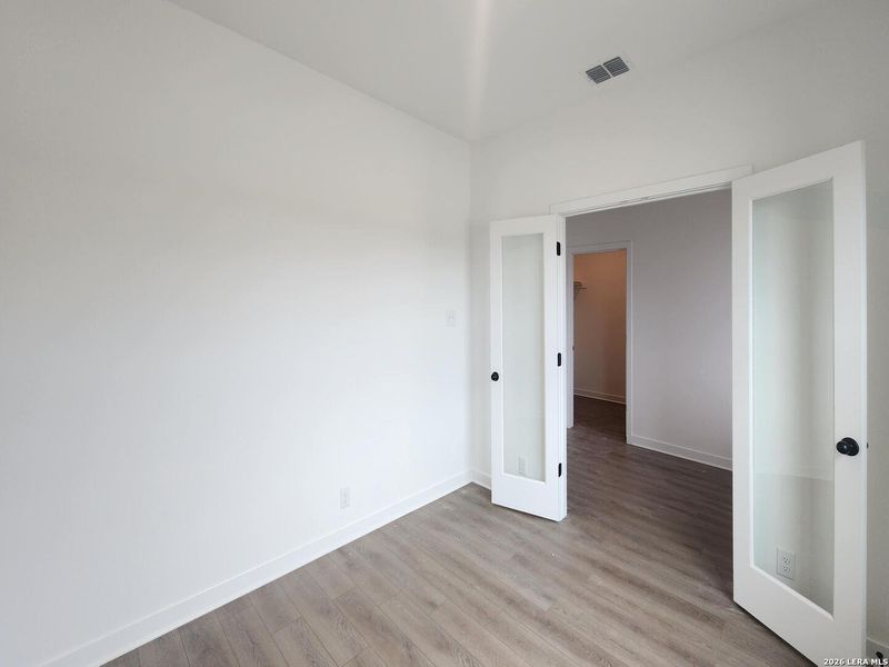Spacious, unfurnished interior of a new home in Nopal Valley, San Antonio (Image 15).