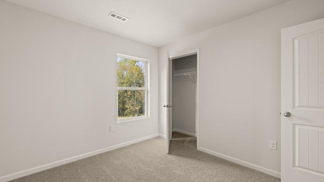 Spacious, unfurnished interior of a new home in Falcon Landing Townhomes, Gainesville (Image 15).