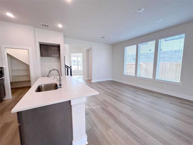 Furnished interior view inside a new home in Cross Creek Ranch 45′, Fulshear (Image 27).