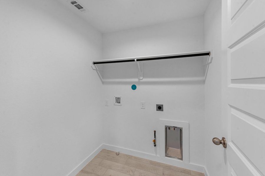 Spacious, unfurnished interior of a new home in Grand Mason Crossing, Katy (Image 19). Spacious, unfurnished interior of a new home in Grand Mason Crossing, Katy (Image 19).