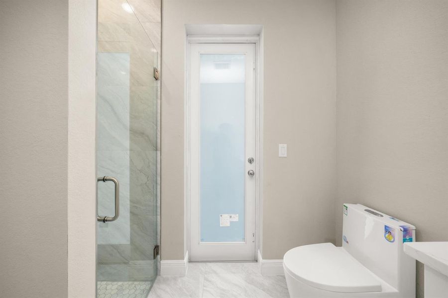interior - third bathroom 2