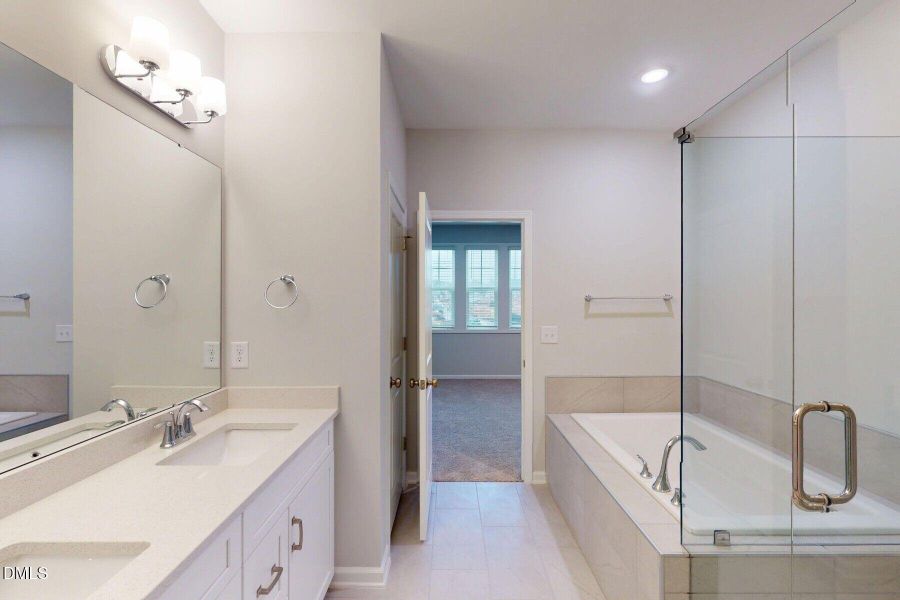 Birchwood Owner's Full Bath2