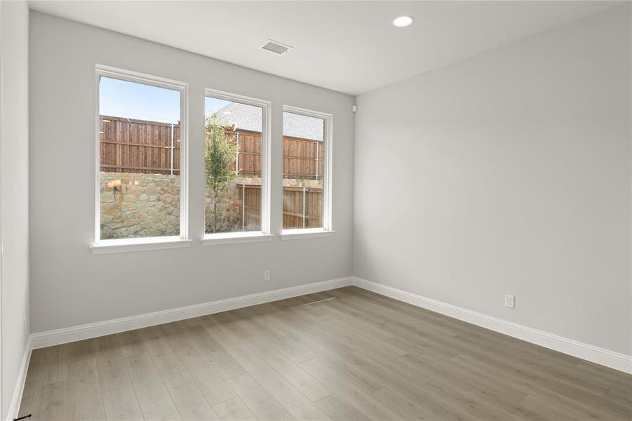 13. 2215 Clairmount - Nook 13. 2215 Clairmount - Nook