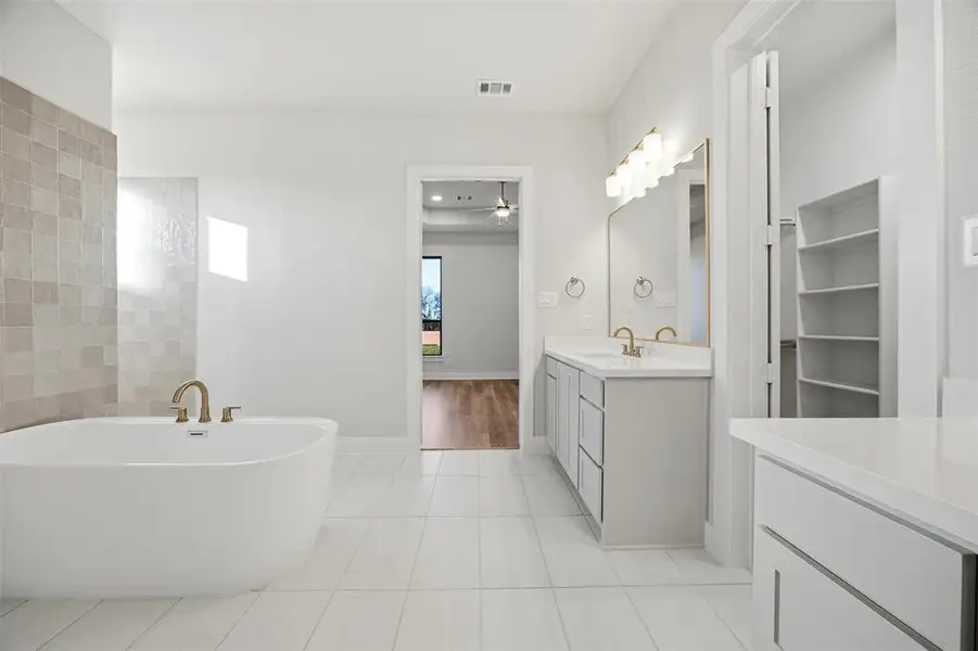 Furnished interior view inside a new home in Levante - 1 Acre Lots, Waxahachie (Image 10). Furnished interior view inside a new home in Levante - 1 Acre Lots, Waxahachie (Image 10).