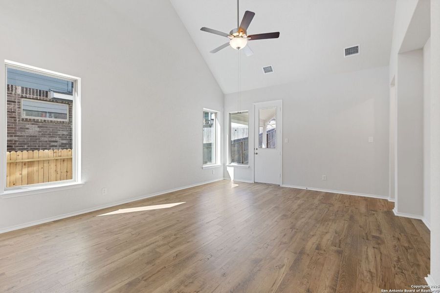 Spacious, unfurnished interior of a new home in Ladera, San Antonio (Image 11). Spacious, unfurnished interior of a new home in Ladera, San Antonio (Image 11).