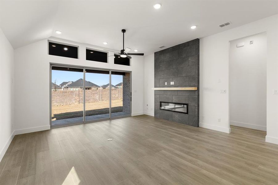 14. 1704 Canals - Family