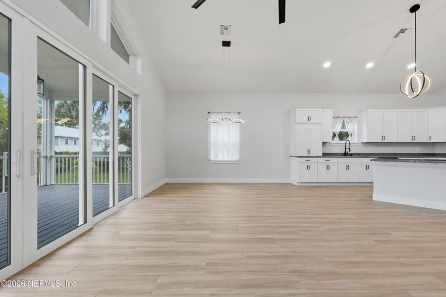 Spacious, unfurnished interior of a new home in , Melrose (Image 33).