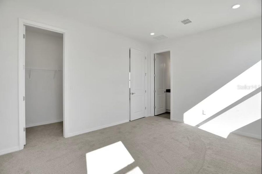 Spacious, unfurnished interior of a new home in Turnleaf, Punta Gorda (Image 11).