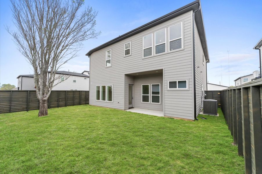 Front exterior of a new home in , Missouri City, TX, highlighting curb appeal (Image 25). Front exterior of a new home in , Missouri City, TX, highlighting curb appeal (Image 25).