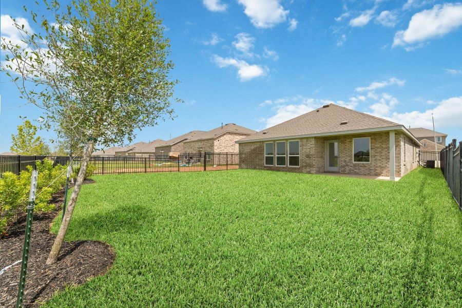Exterior details and patio area of a home in , Katy (Image 3).