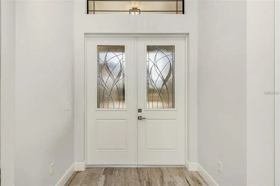 Spacious, unfurnished interior of a new home in , Punta Gorda (Image 4).