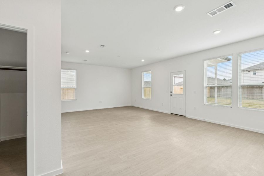 Spacious, unfurnished interior of a new home in Decker Farms, Magnolia (Image 25).