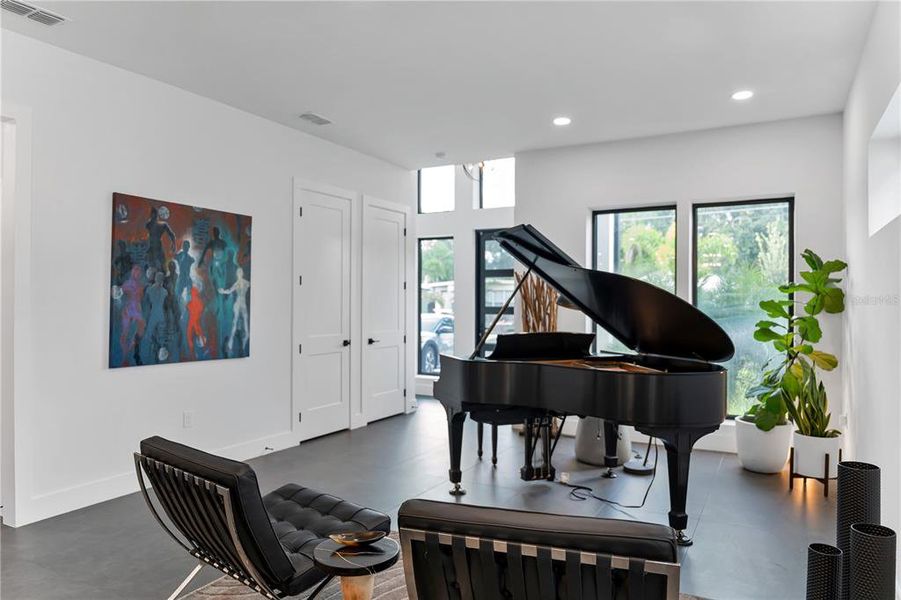 Furnished interior view inside a new home in , Orlando (Image 43).
