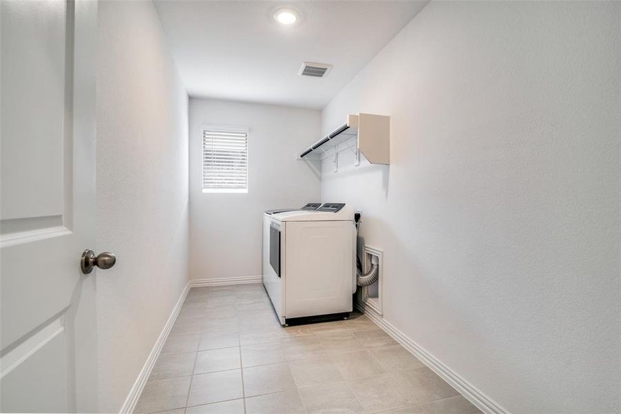 Furnished interior view inside a new home in River Ridge, Crandall (Image 9).