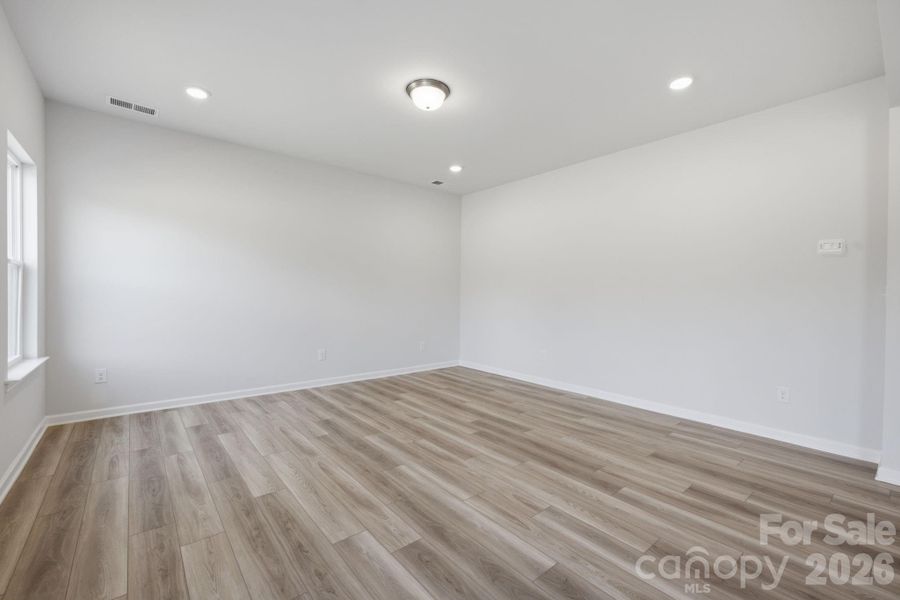 Spacious, unfurnished interior of a new home in Catawba Trace, Catawba (Image 27).