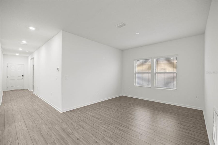 Spacious, unfurnished interior of a new home in , Ocala (Image 25).