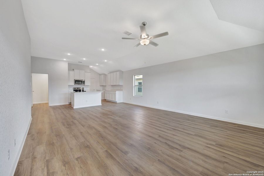 Spacious, unfurnished interior of a new home in Greenspoint Heights, Seguin (Image 30).