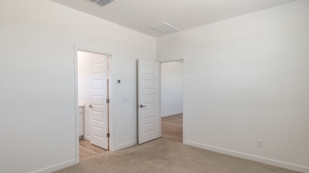 Spacious, unfurnished interior of a new home in Zanjero Pass, Waddell (Image 15).
