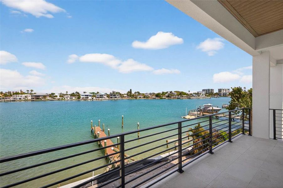 Exterior details and patio area of a home in , Treasure Island (Image 4).