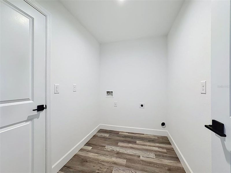 Spacious, unfurnished interior of a new home in , North Port (Image 26).