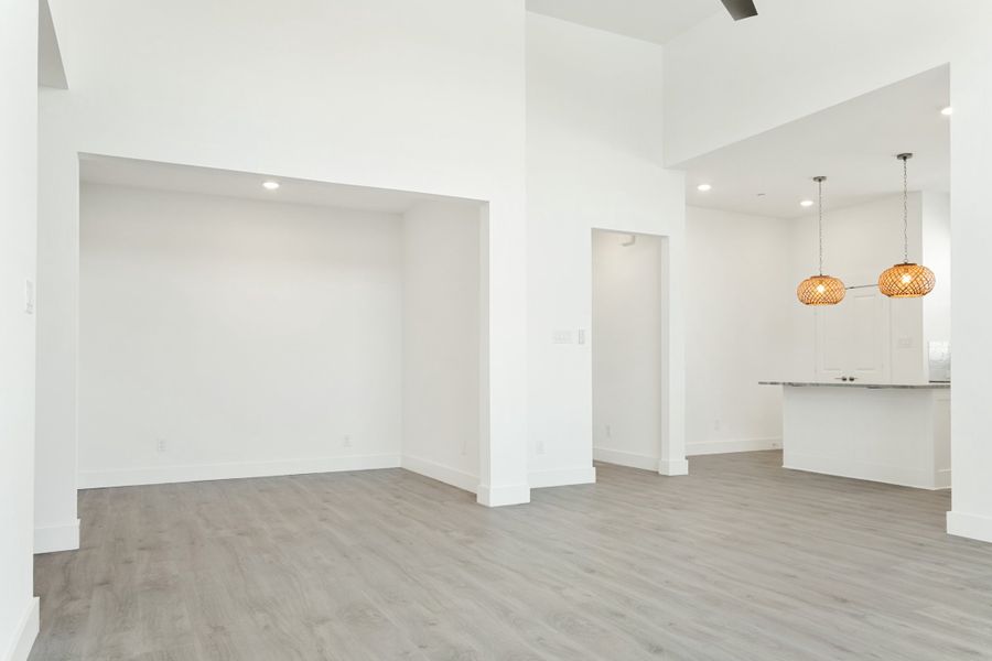 Spacious, unfurnished interior of a new home in Cottonwood Creek, Rowlett (Image 16).