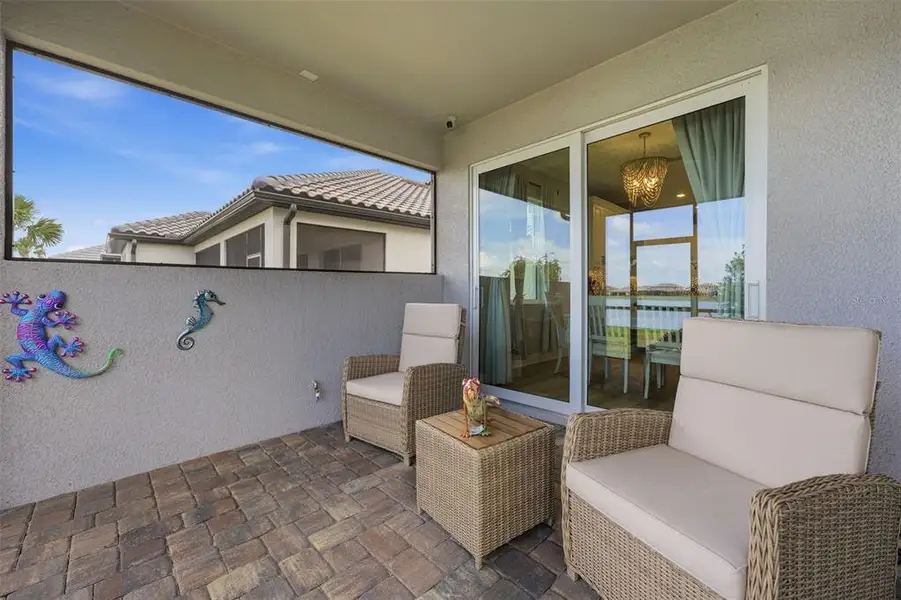 Exterior details and patio area of a home in , Bradenton (Image 3).