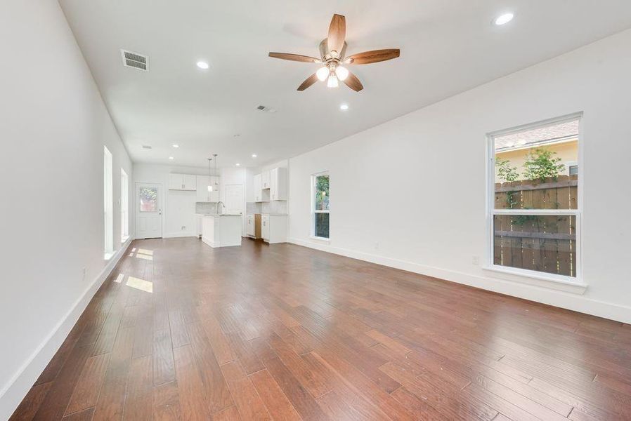 Spacious, unfurnished interior of a new home in , Dallas (Image 17).