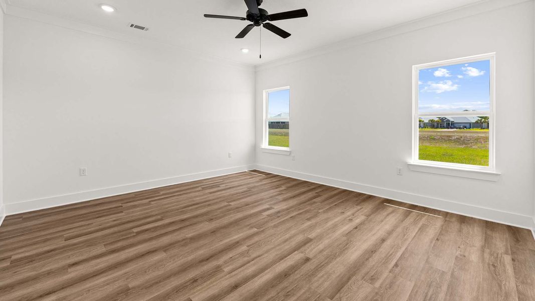 Spacious, unfurnished interior of a new home in Caballeros Estates At Hombre, Panama City Beach (Image 18).