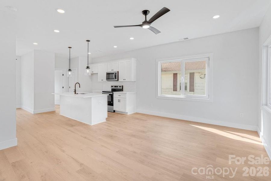 Spacious, unfurnished interior of a new home in , Gastonia (Image 8).