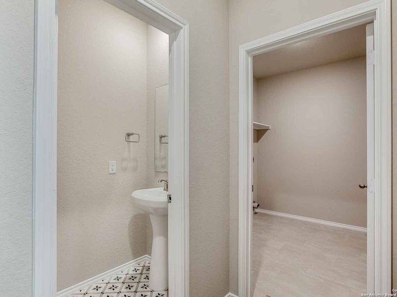 Spacious, unfurnished interior of a new home in Hannah Heights, Seguin (Image 26).